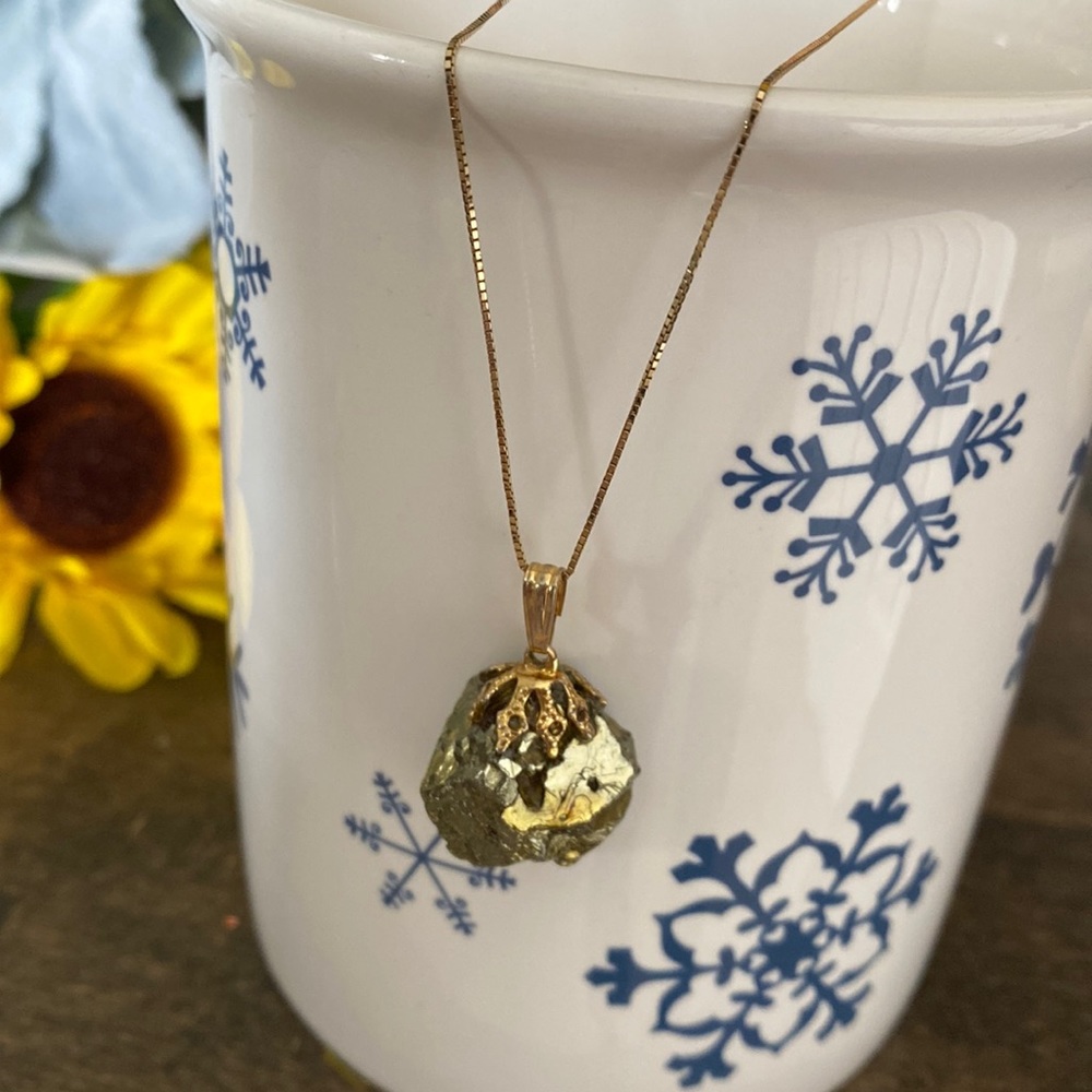 Gold toned nugget pendant
